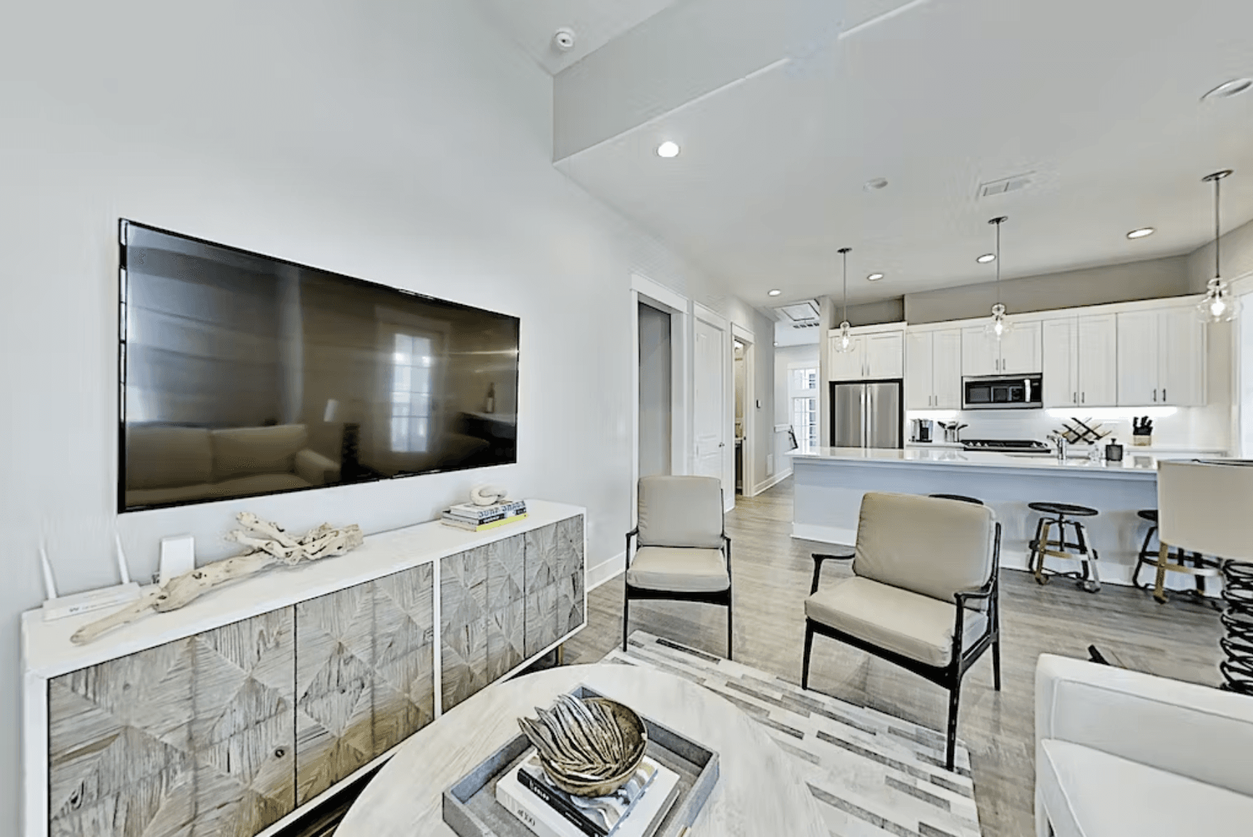 Sleek Beach Home - Image 10