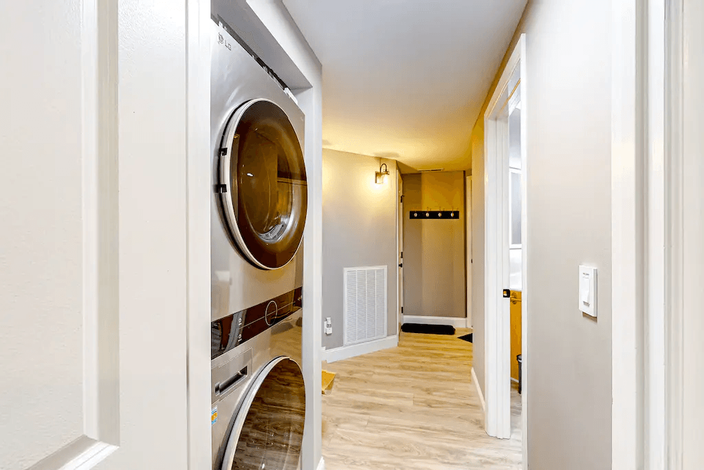 Still Lake Getaway - Image 12