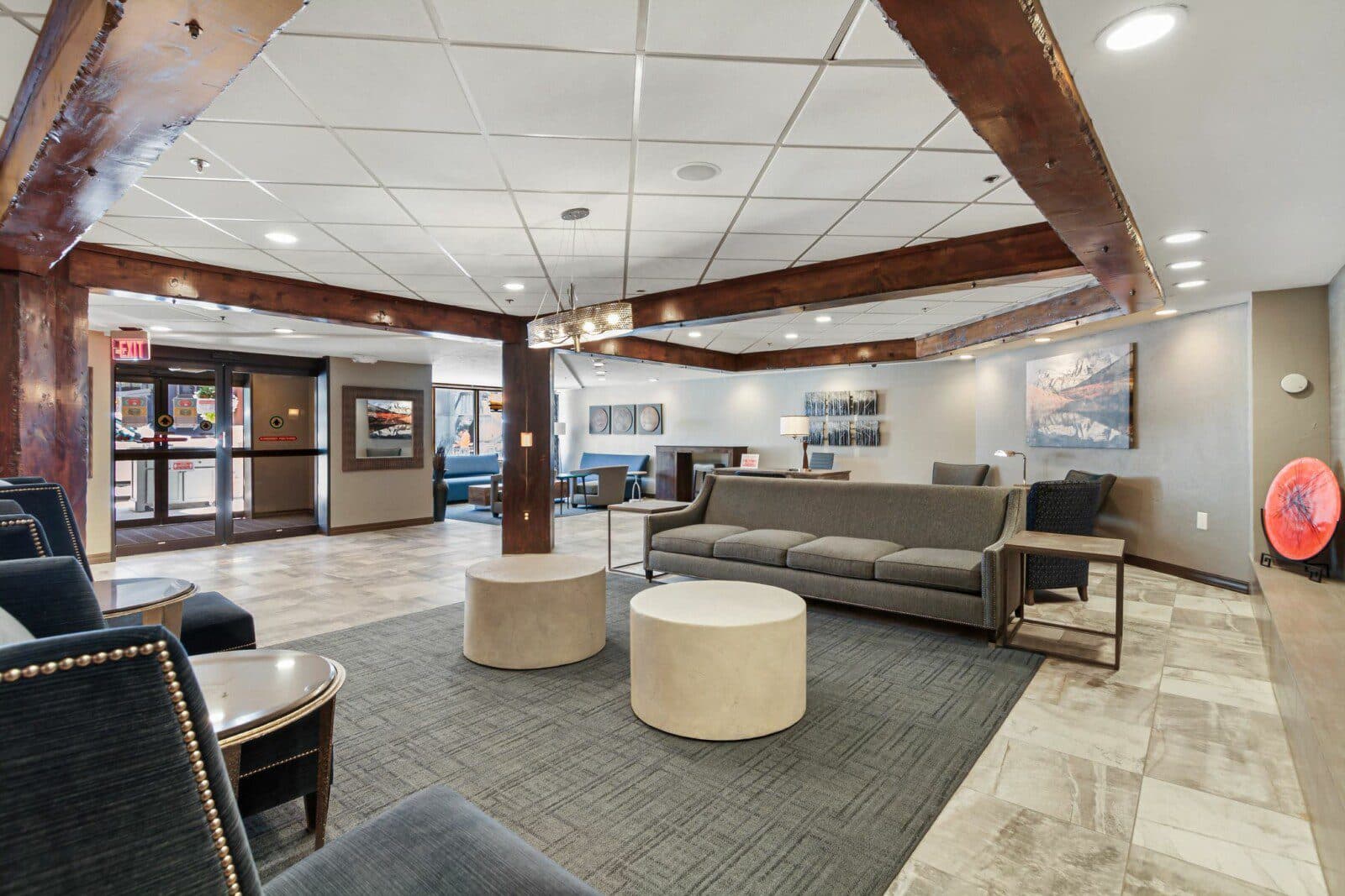 Lavish Condo - Image 38