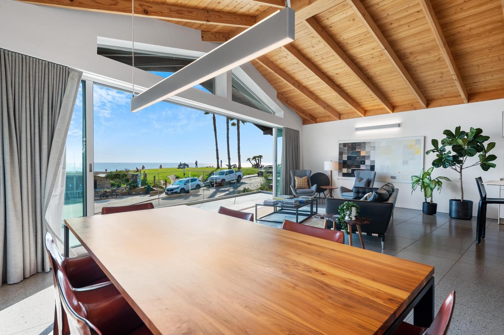 Beachfront Modern Retreat - Image 11