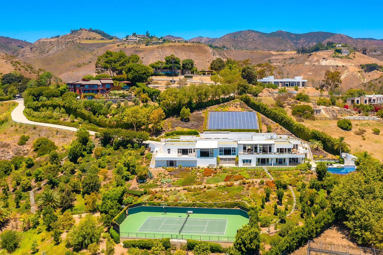 Winding Way Villa - Image 3