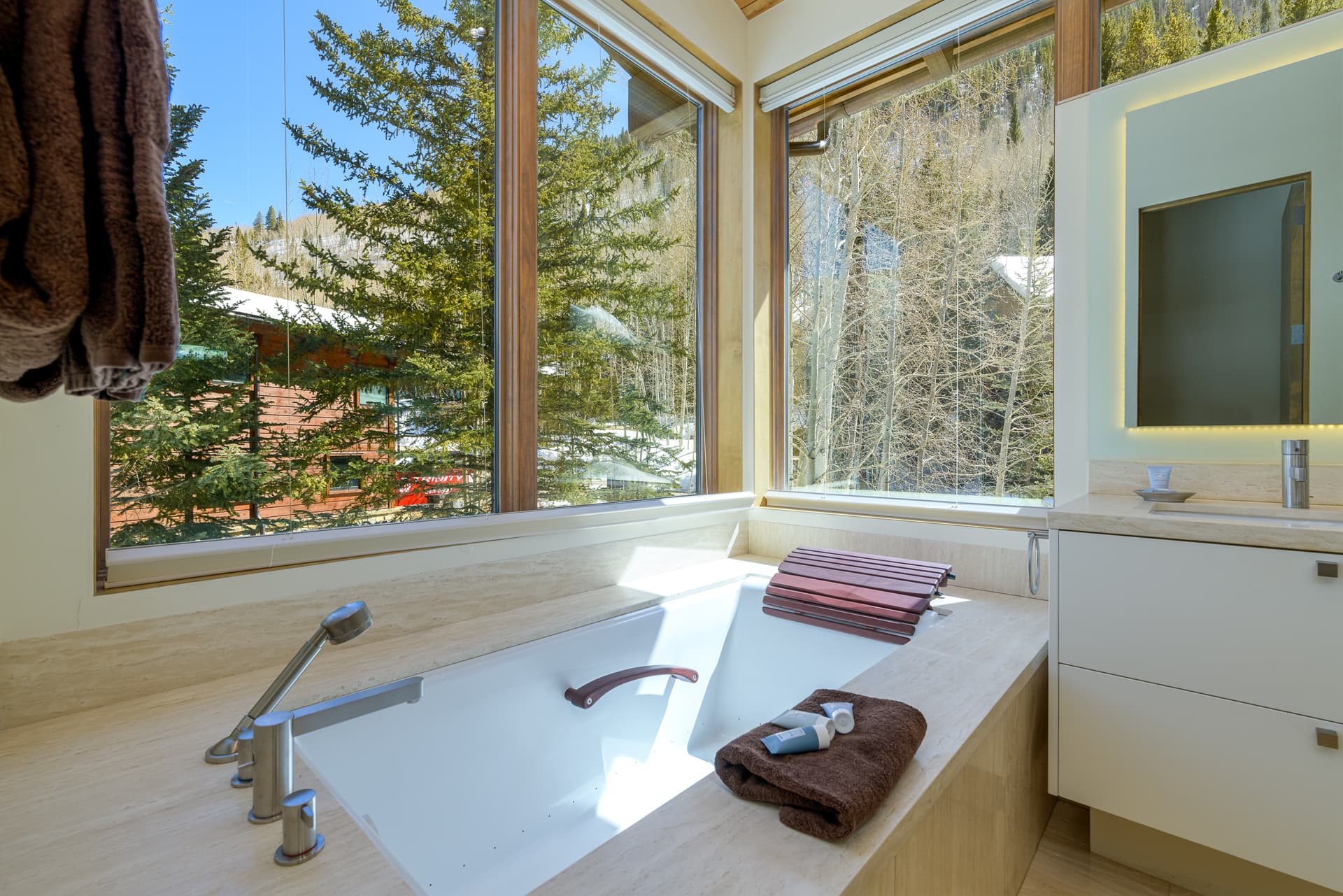 Fairway Views Estate at Vail Golf Club - Image 12