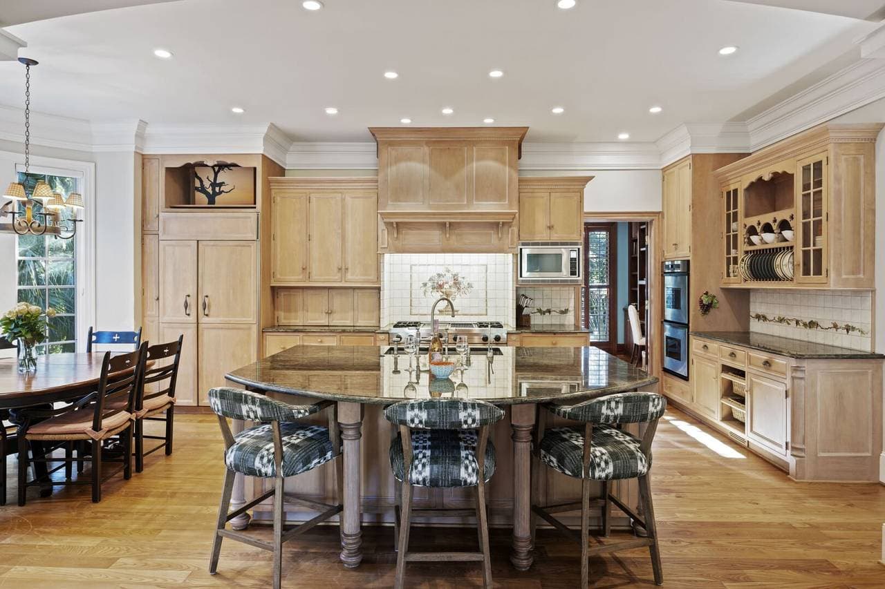 Yellow Throat Lane - Image 5