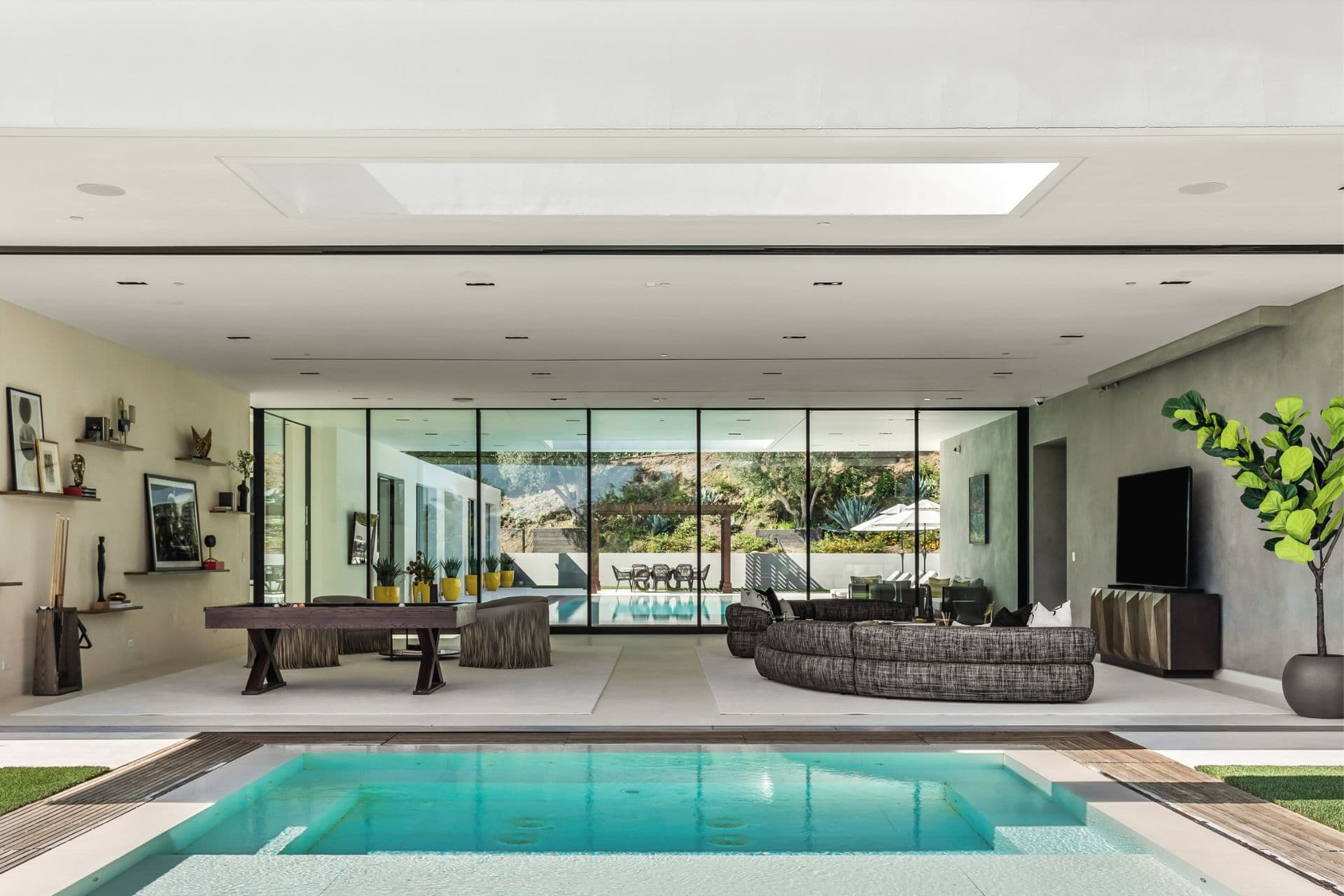 Museum Crest - Image 8