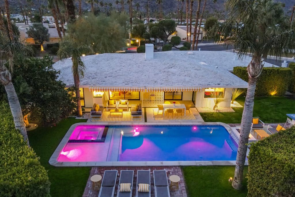 Monroe Hideaway - Image 38