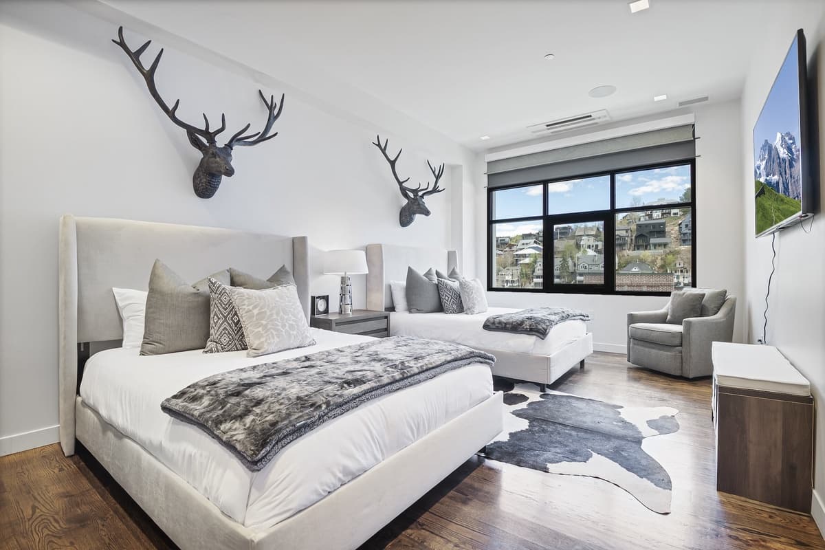 Mountain Luxe Retreat on Main - Image 19