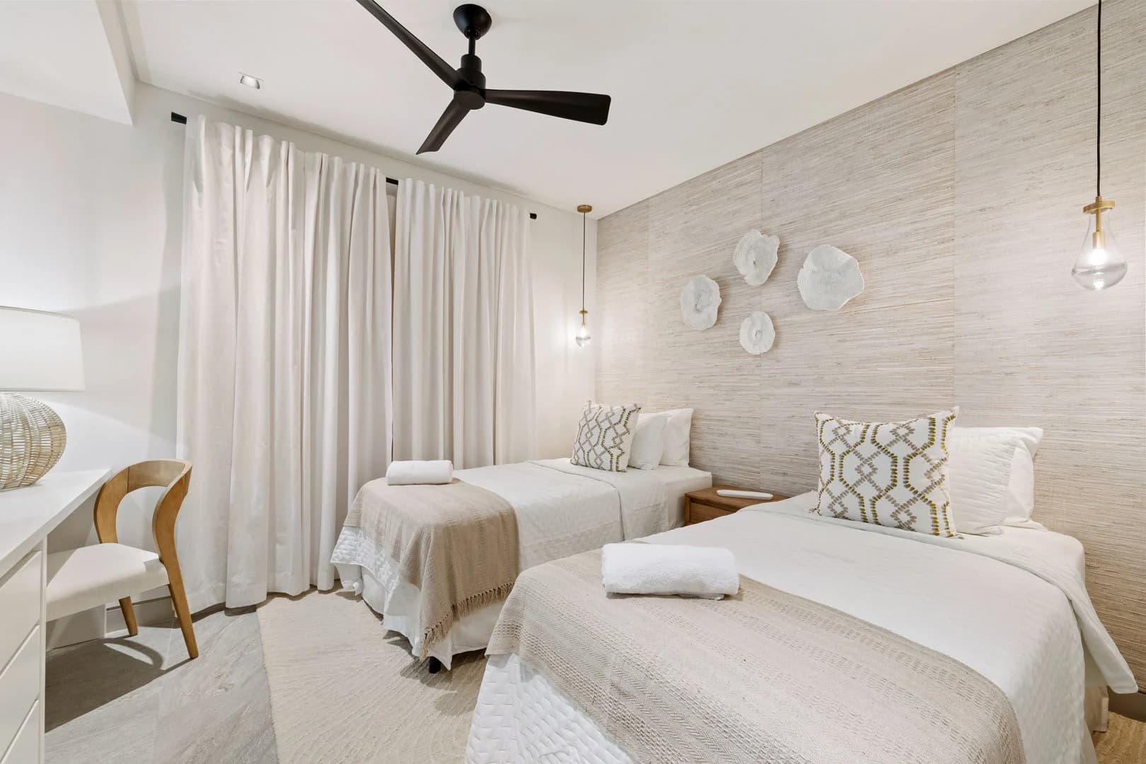 Allure #204 - Image 5