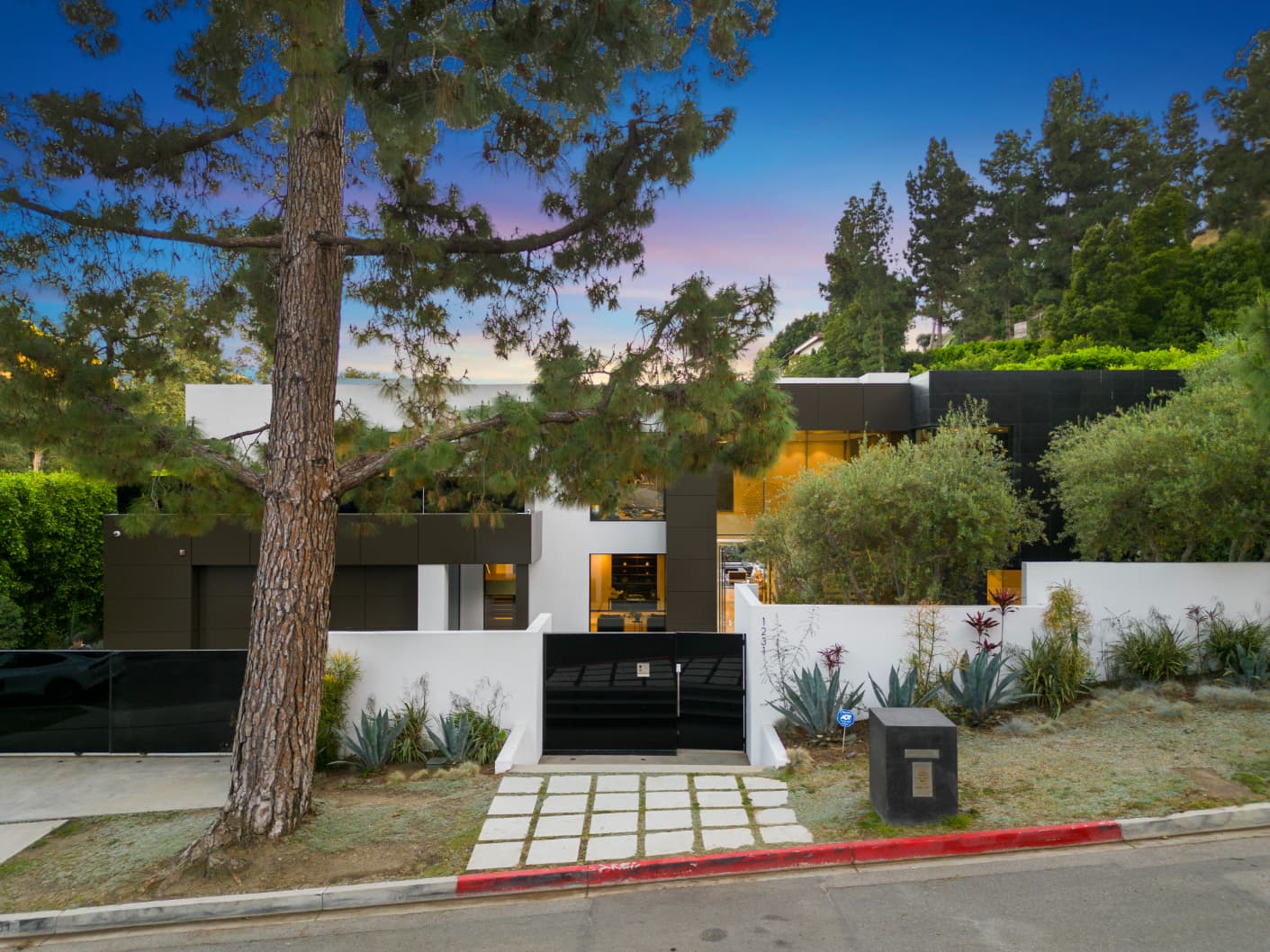 Lago Vista Modern - Image 2