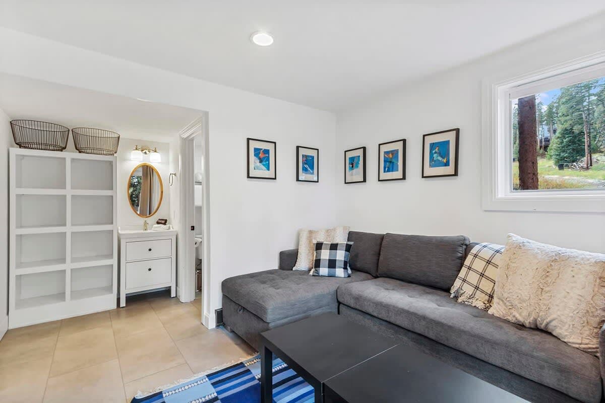 Peak Eight Mountain Escape - Image 24