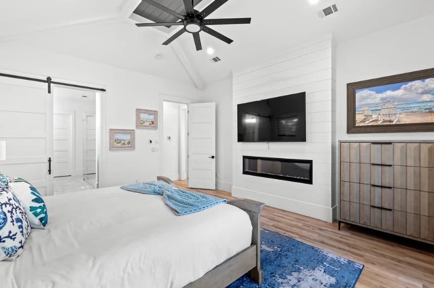 Happy by the Sea - Image 29