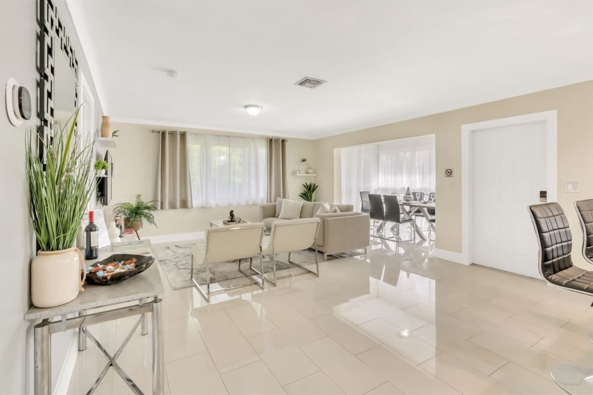 Bright Home - Image 5