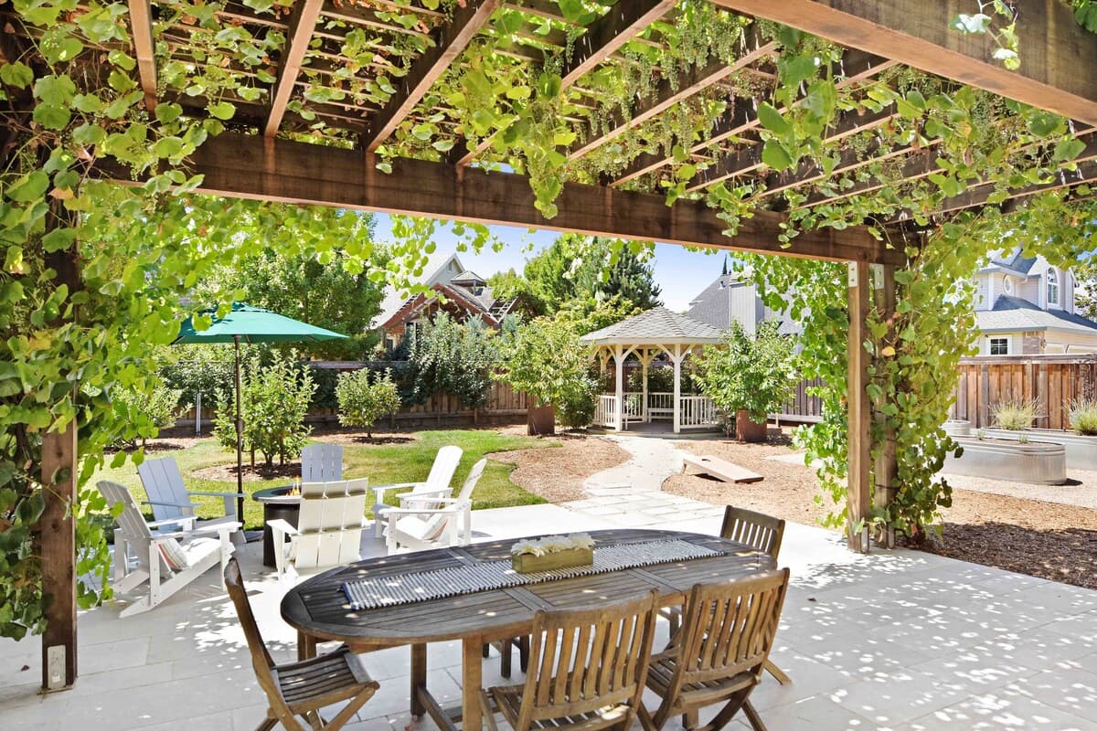 Newcomb Vineyard Escape - Image 20