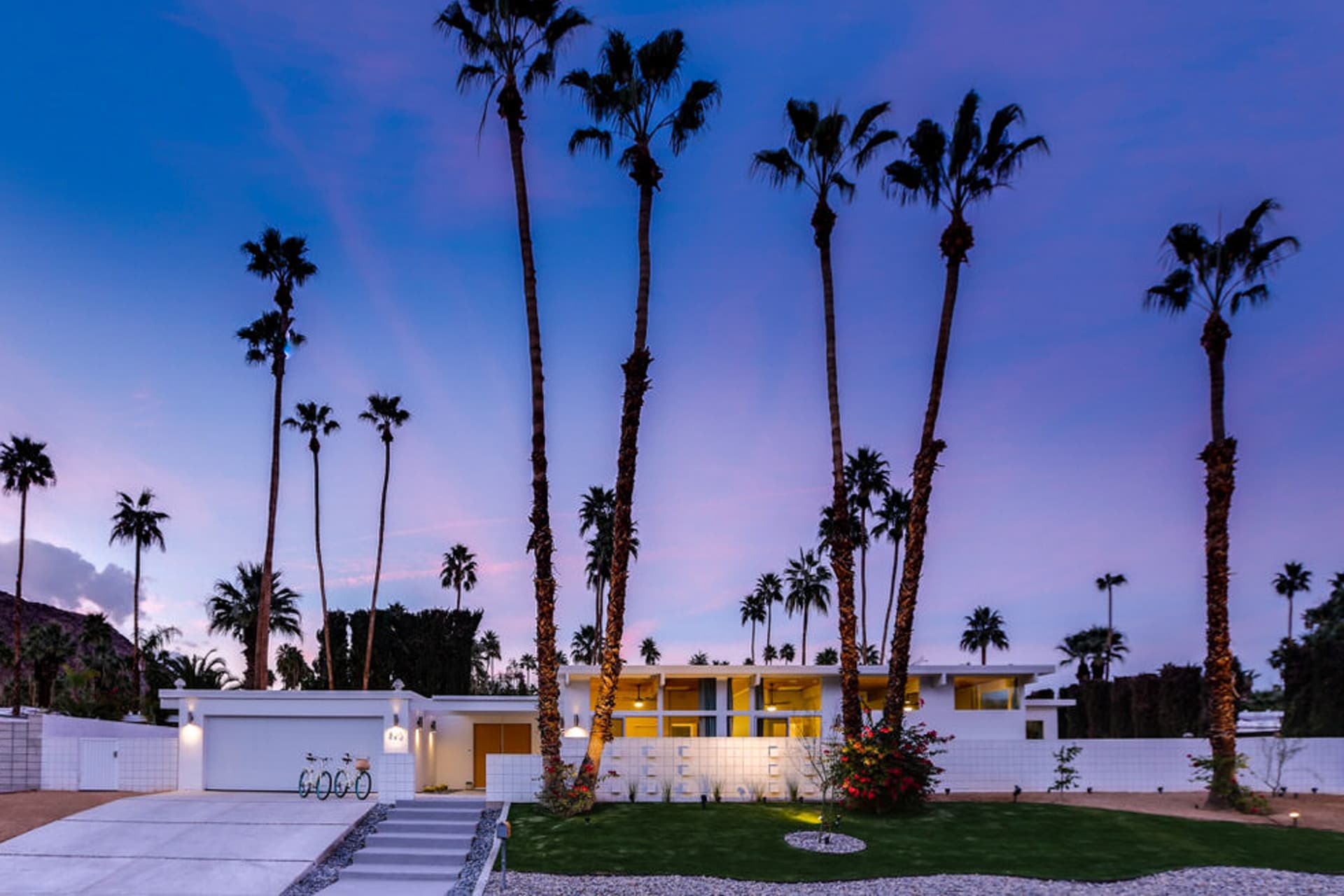 Regal Contemporary House - Image 37