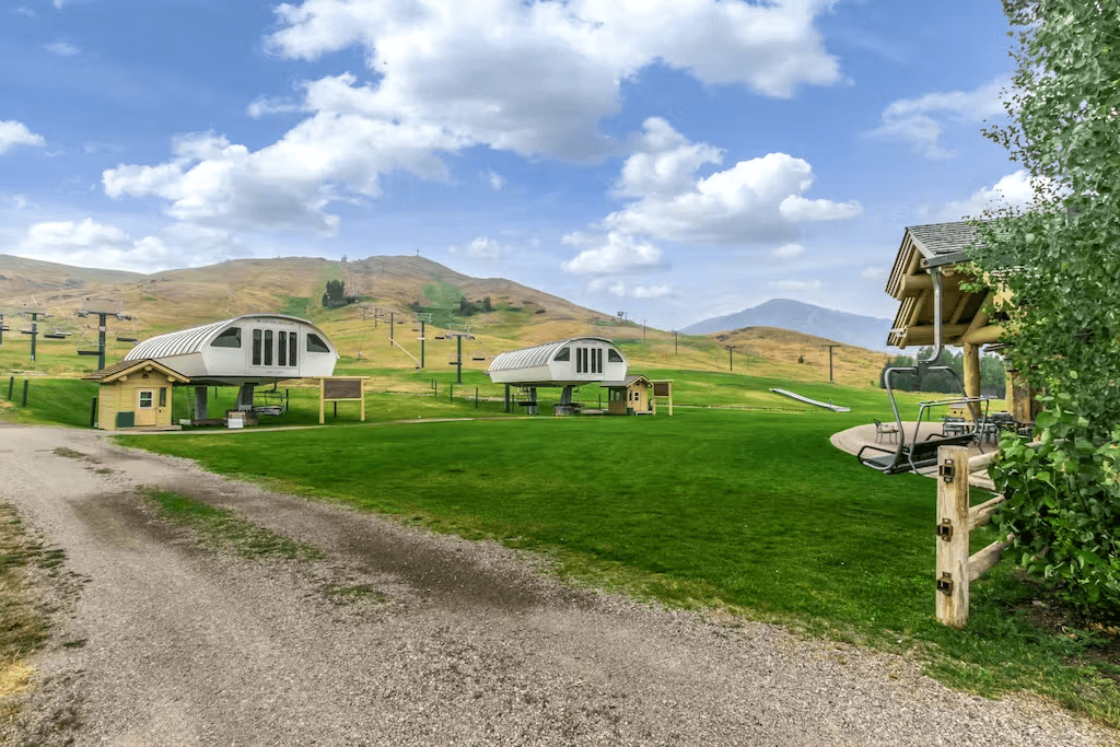 Wildflower Luxury - Image 39