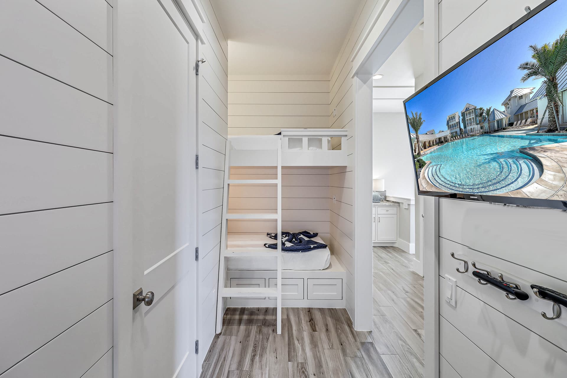 Coastal Oasis House - Image 28