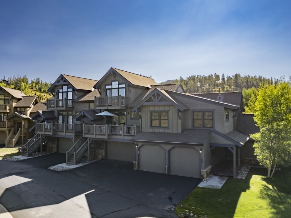 Oak Point Place - Image 1