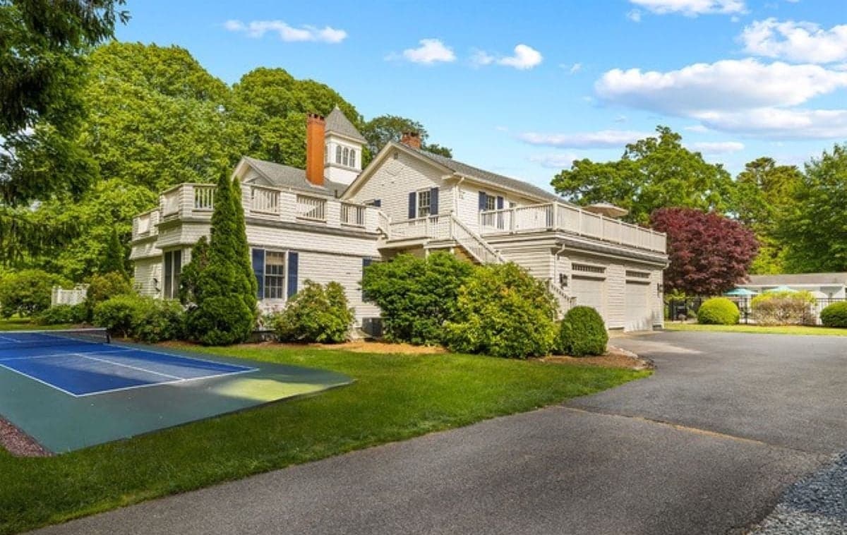 Center Of It All Estate - Image 4