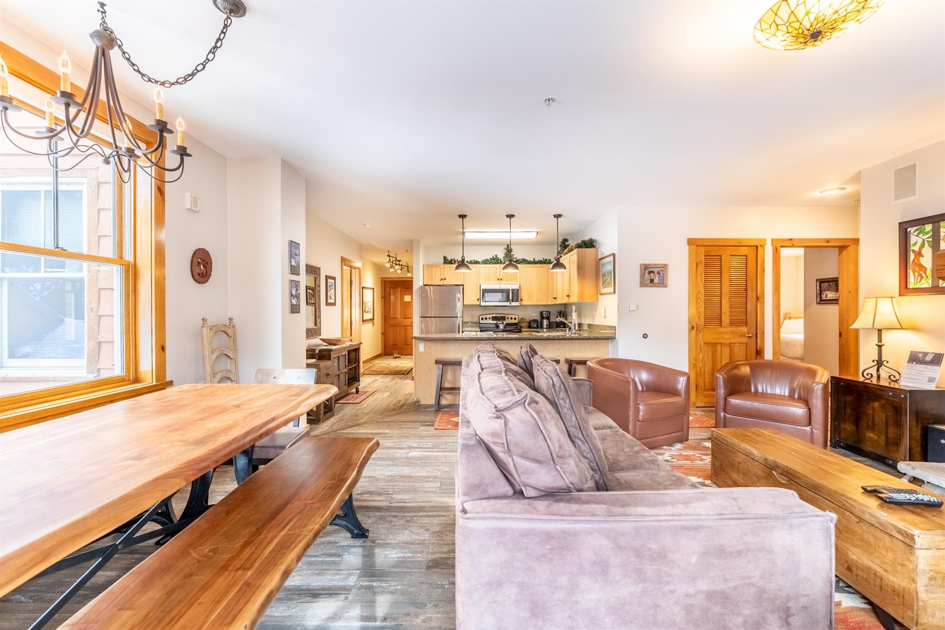 Peakview Penthouse Retreat - Image 3