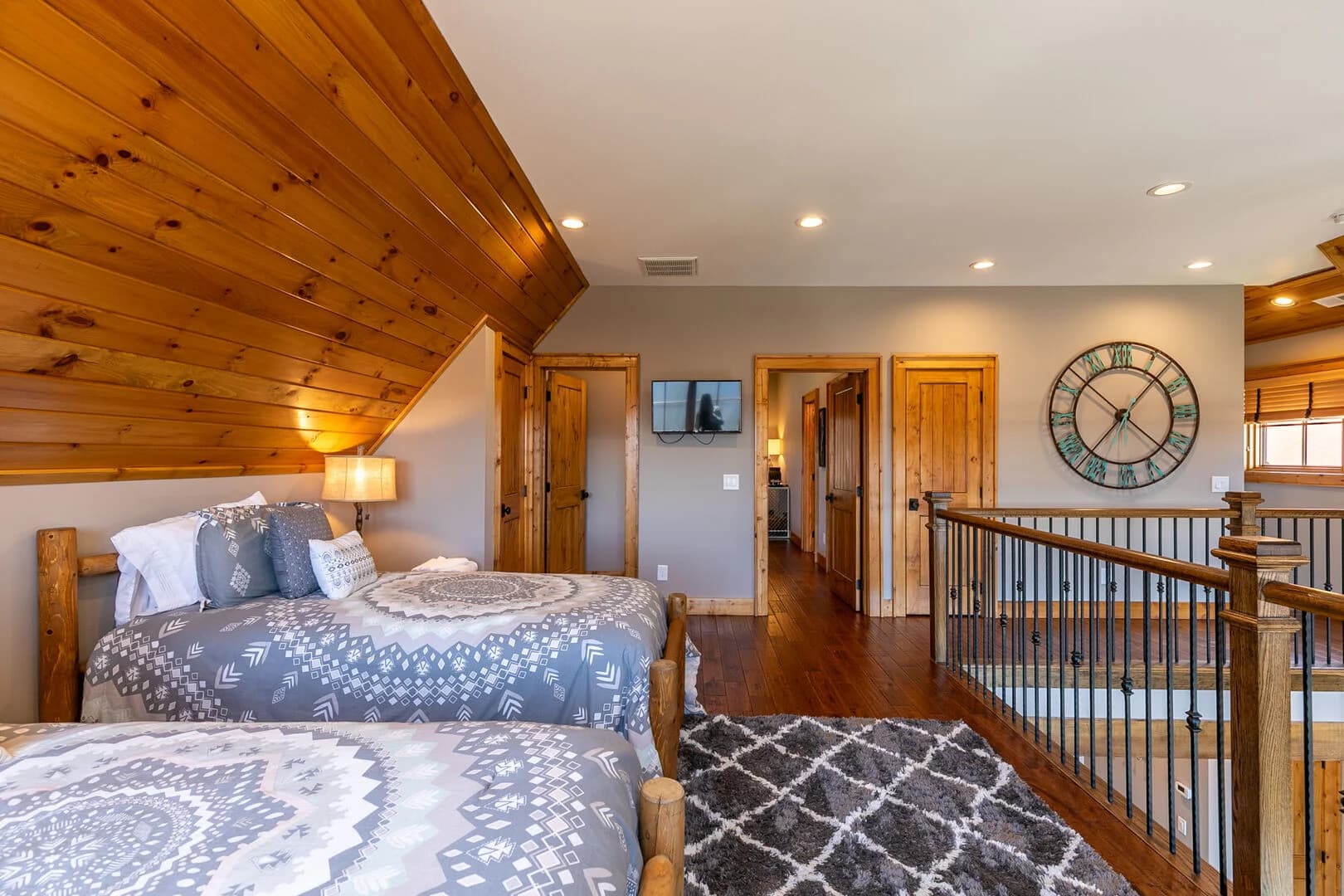 Grin Inn Bear - Image 14