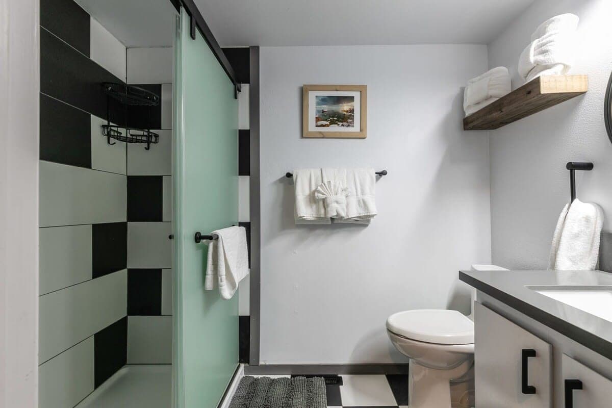 Stylish Carnelian Townhome - Image 17