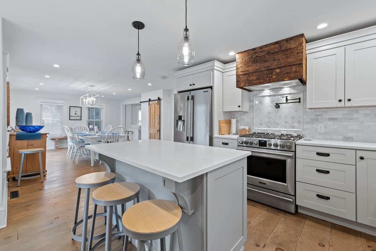 Cross Street Retreat - Image 6