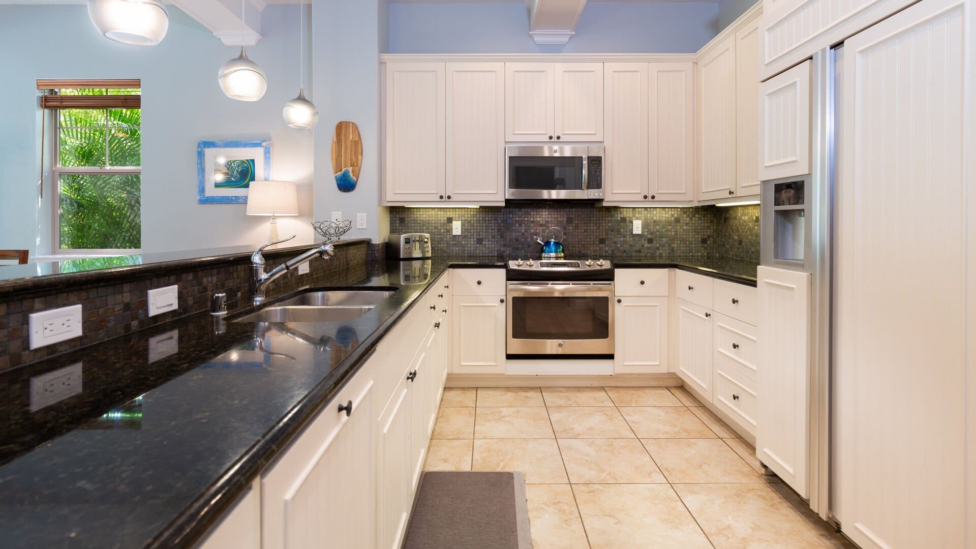 Hawaiiana Escape - Image 6