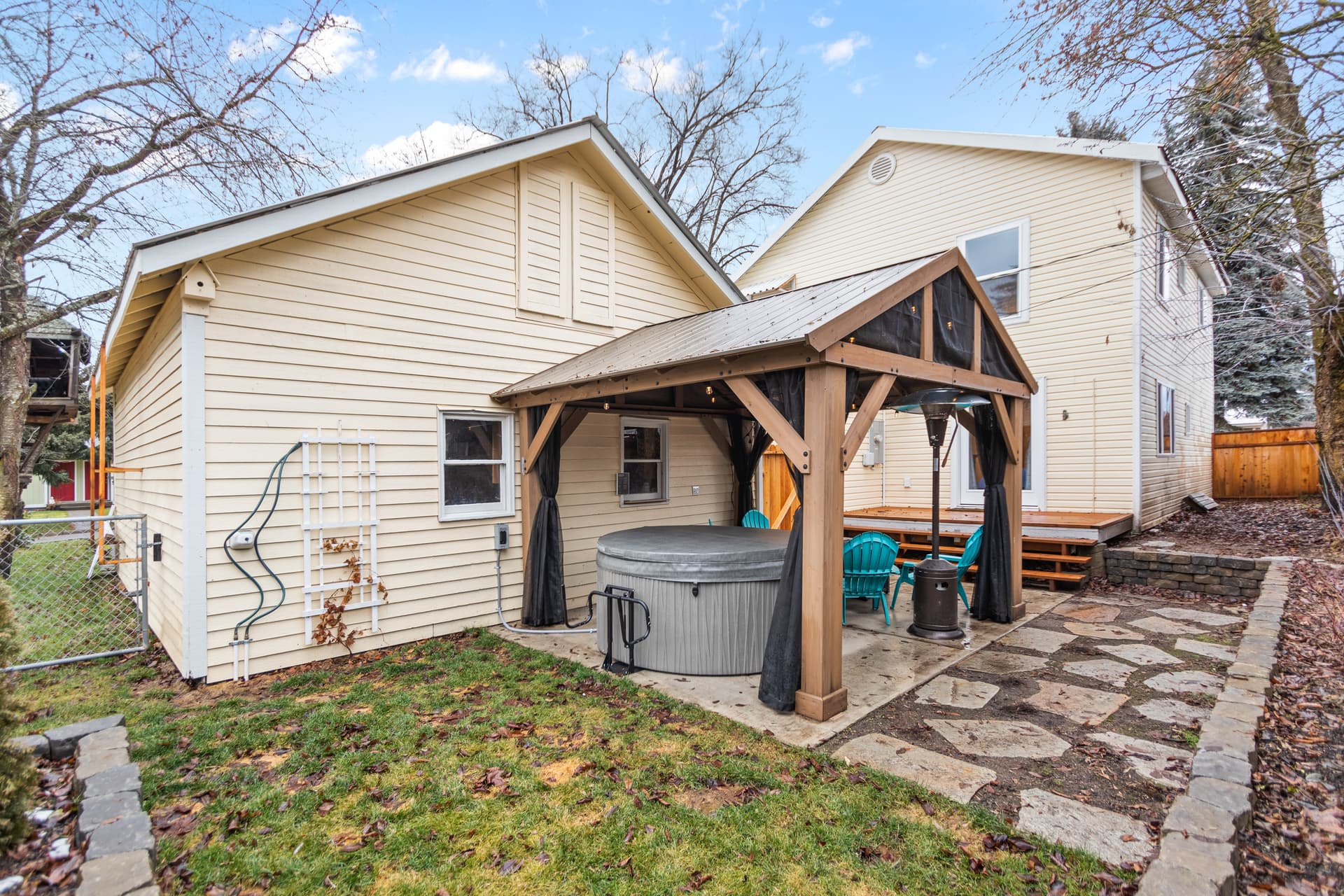 Cottage On The Corner - Image 25