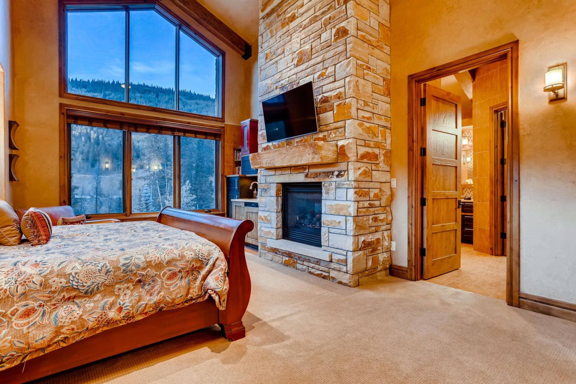 Warming Hut - Image 25