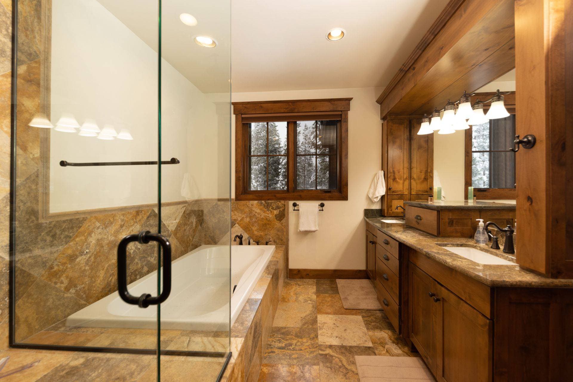 Last Nickel Lodge - Image 17