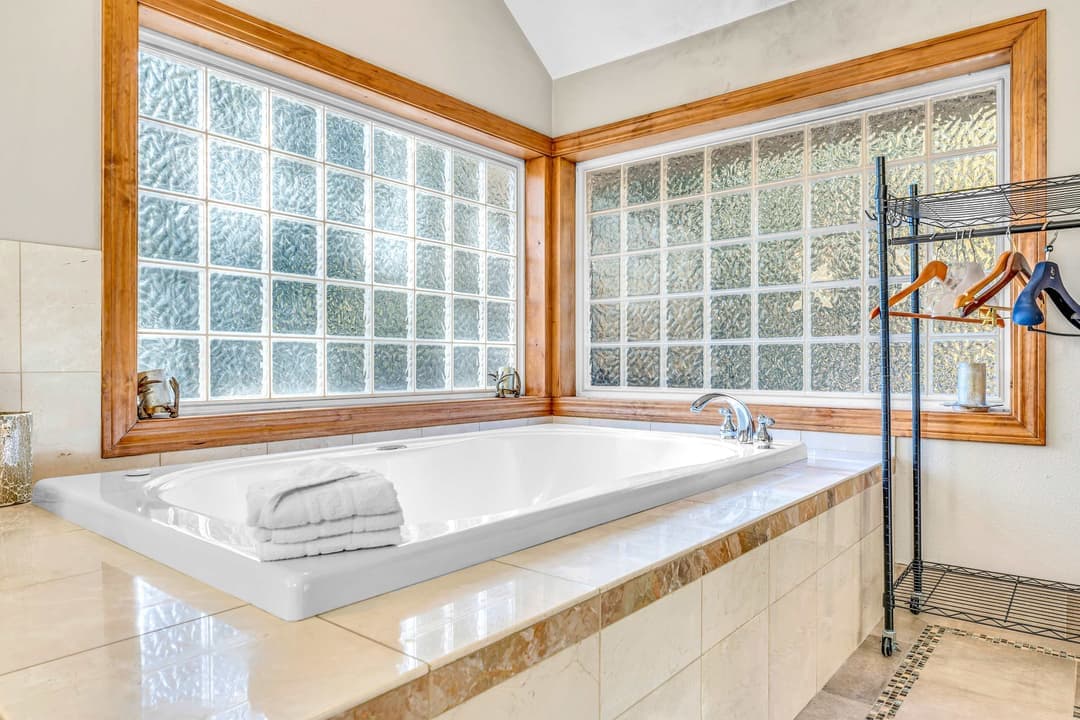 Olympic Valley Getaway - Image 19