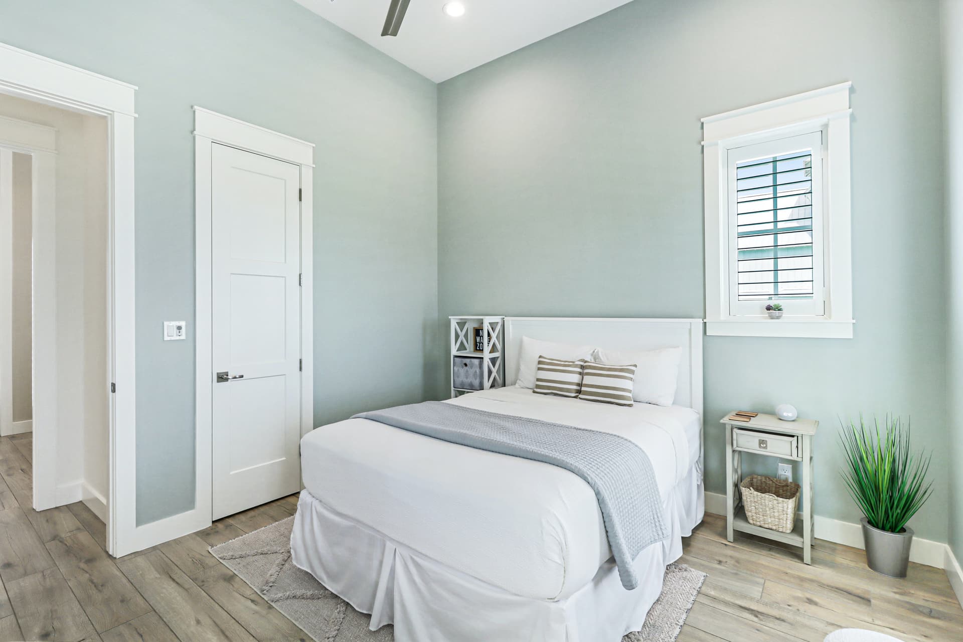 Pelican's Perch - Image 20