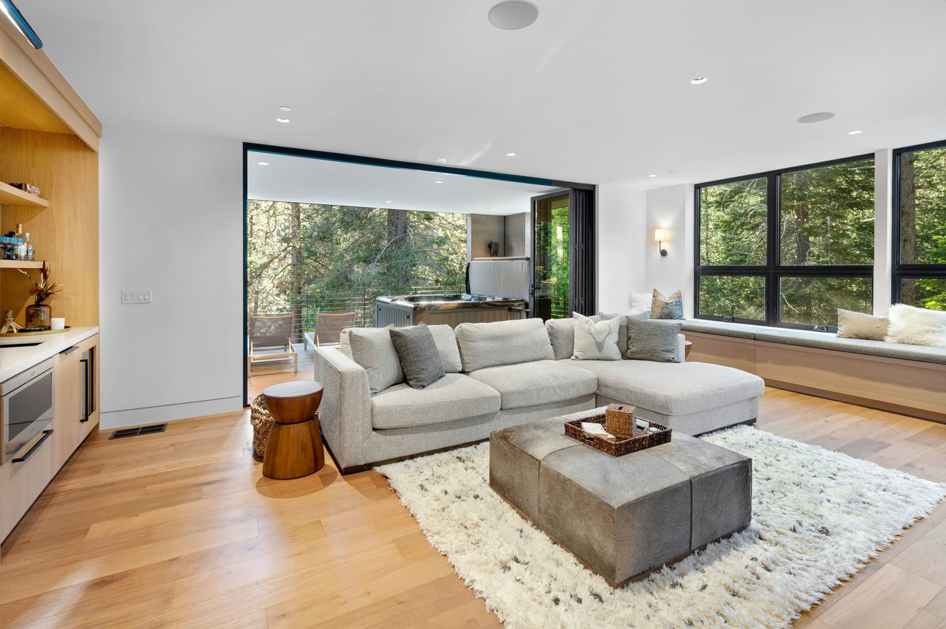 Modern Creekside Retreat - Image 11
