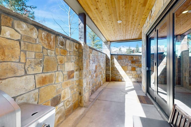 Designer Blackstone Condo - Image 18