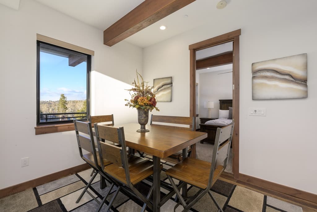 Continental Vista Condo - Image 4