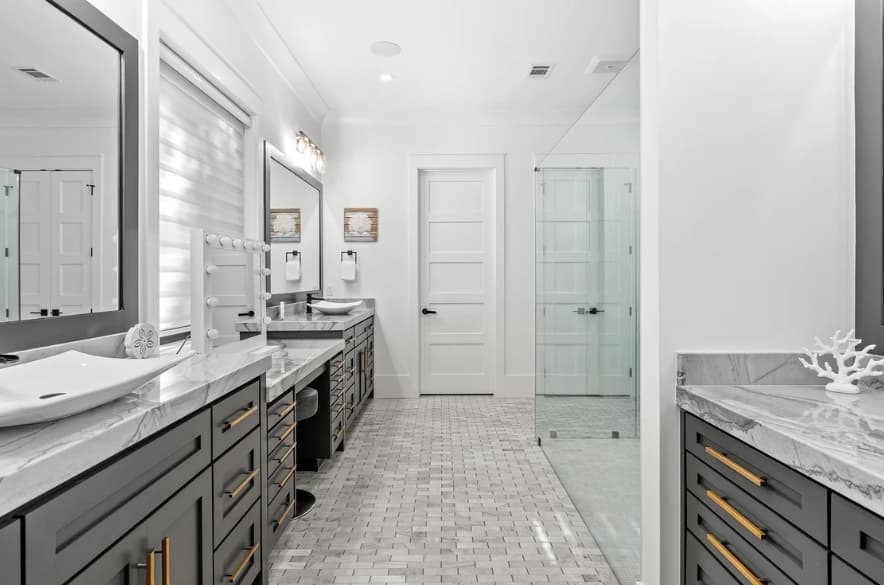 Happy by the Sea - Image 30