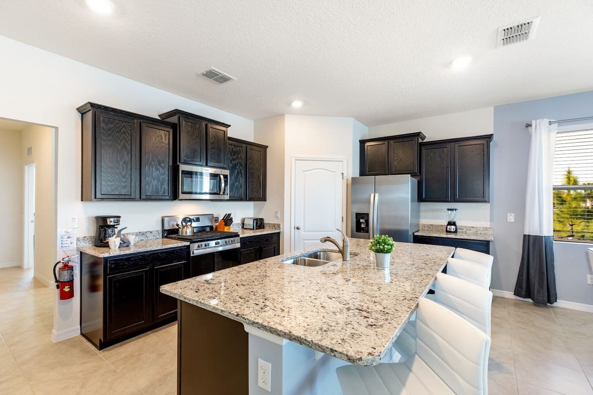 Lake View Villa - Image 4