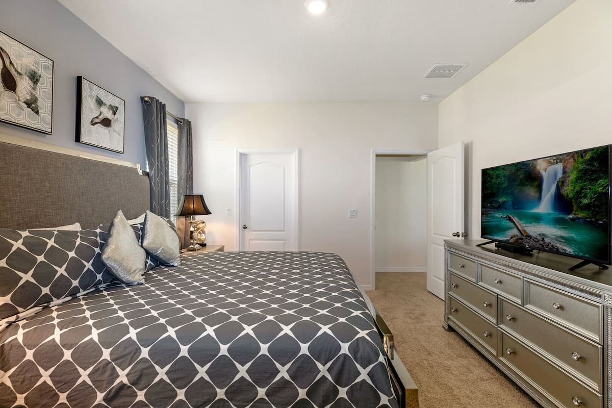 Lake View Villa - Image 14