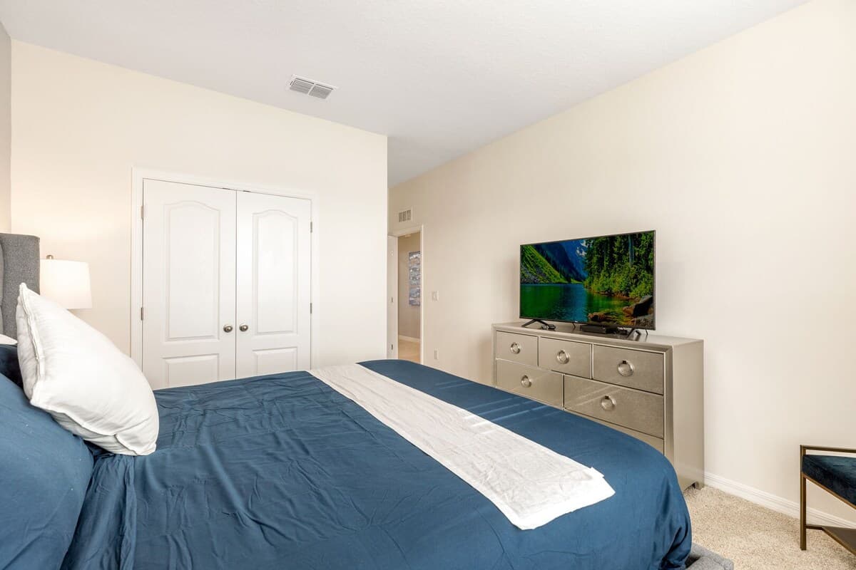 Lake View Villa - Image 16