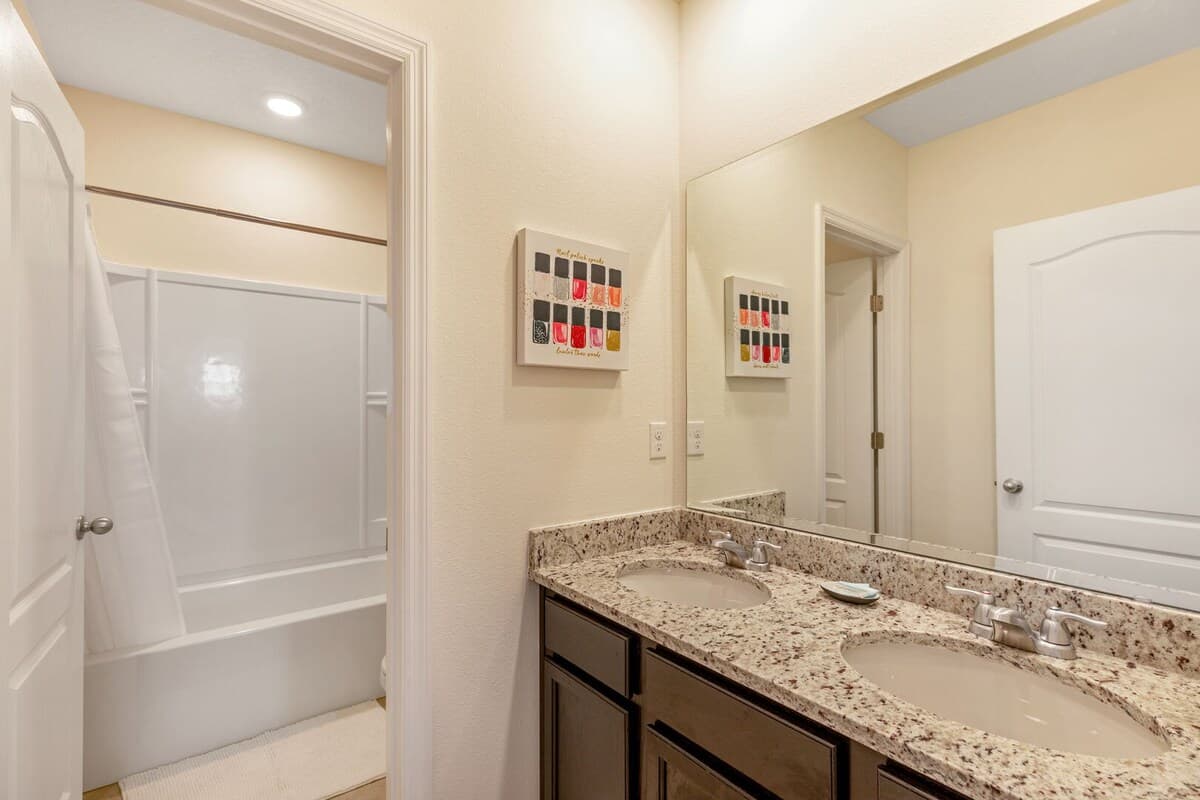 Lake View Villa - Image 25