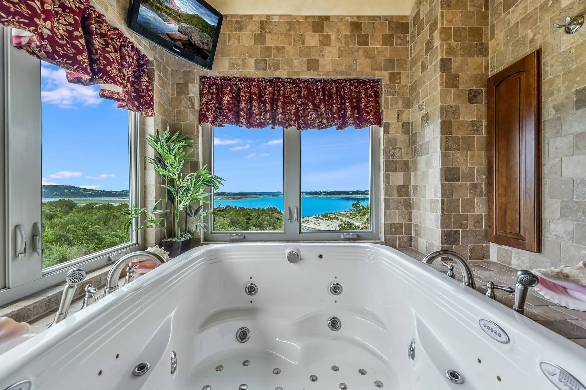 Palms on Lake Travis - Image 31