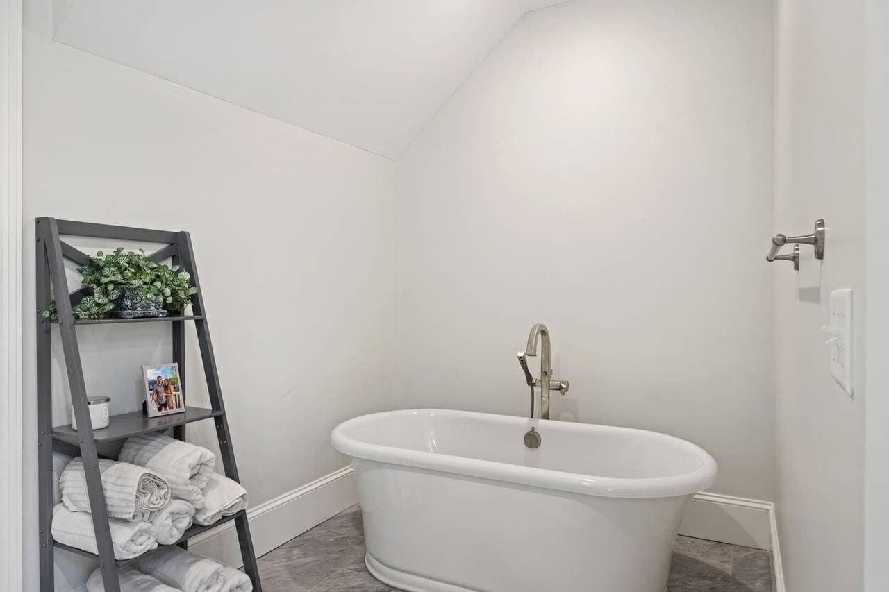 Otter Island Getaway - Image 31