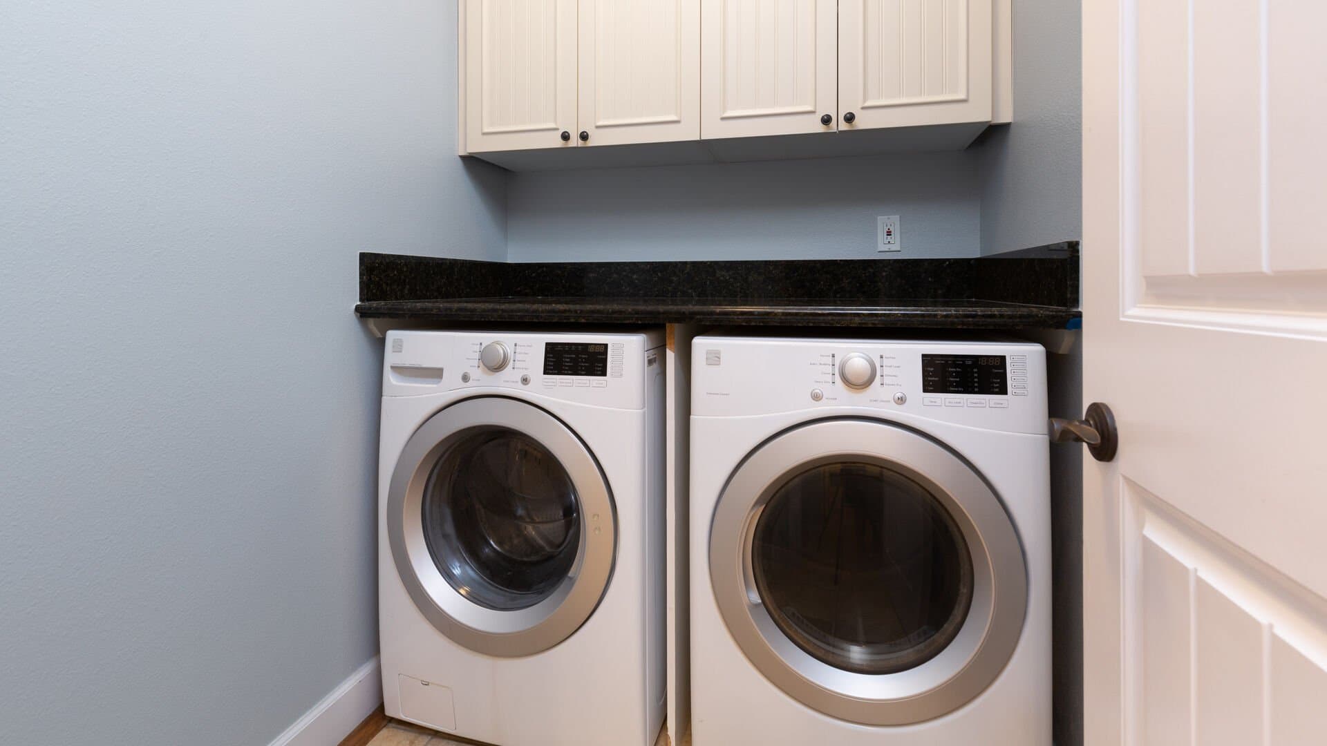 Hawaiiana Escape - Image 18