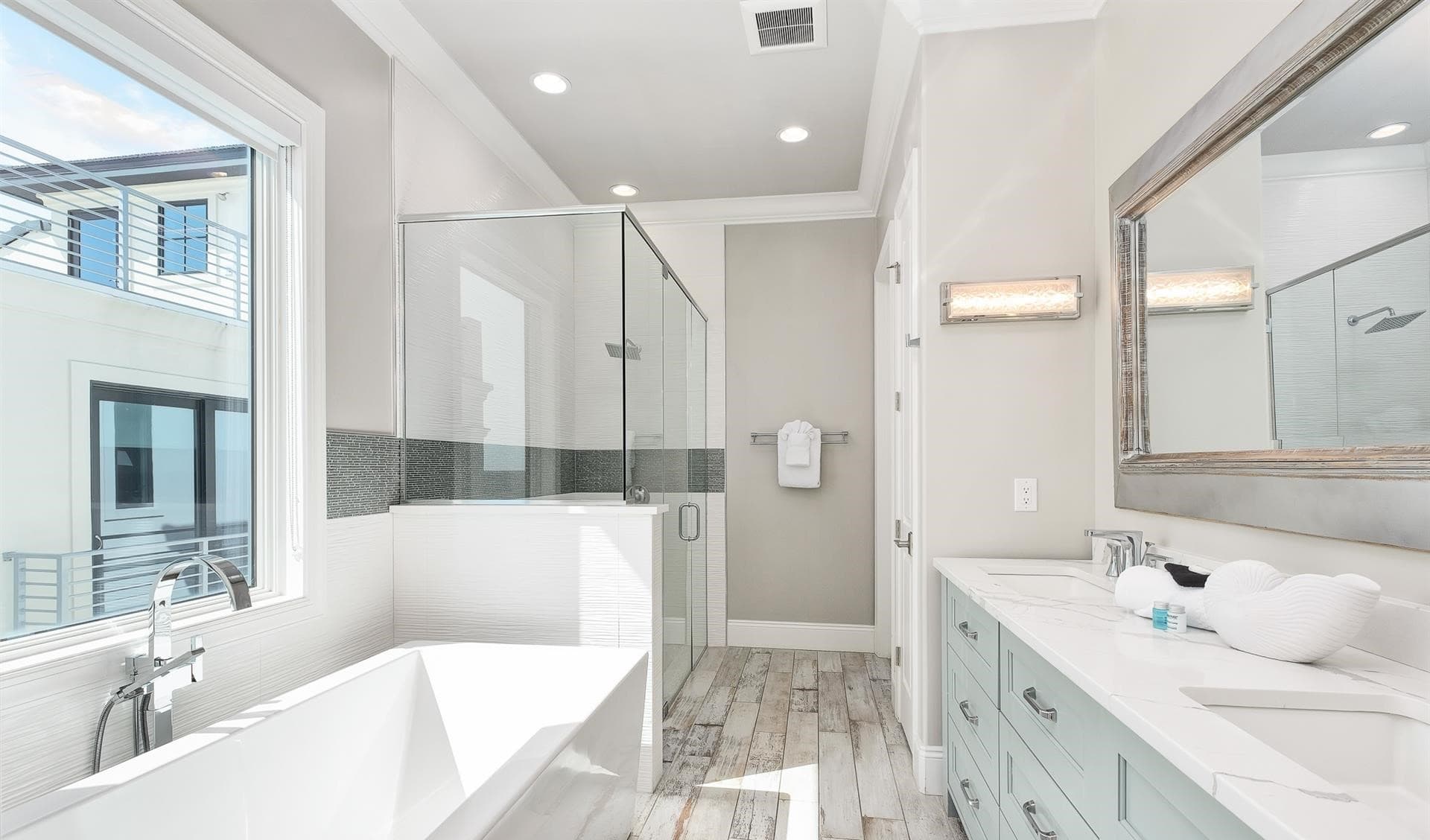 Beachfront Bliss - Image 18