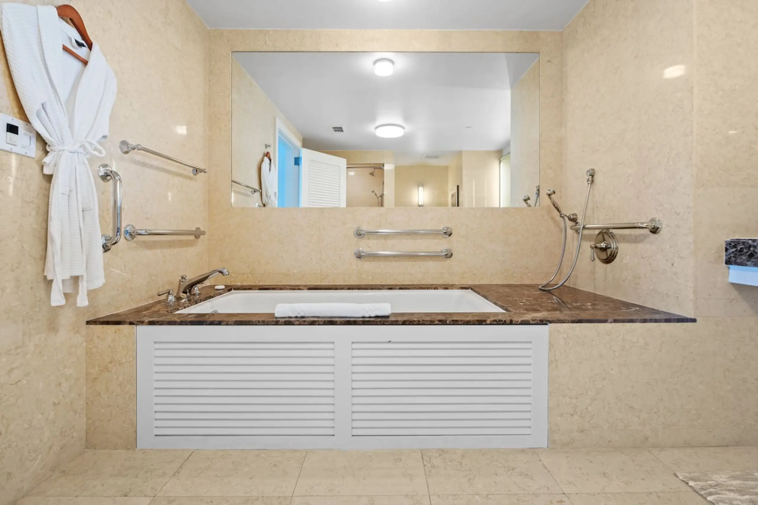 Elysian Residence #1605 at The Ritz-Carlton - Image 13