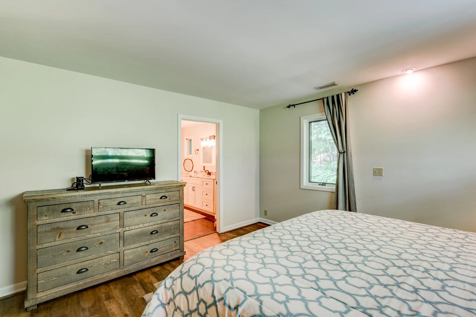 Paws a While - Image 24