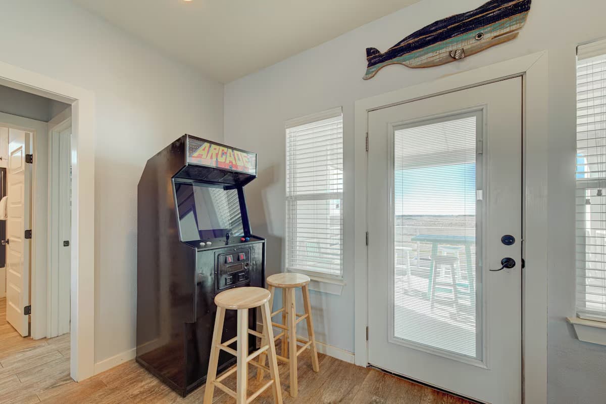 Postcard From Paradise - Image 11