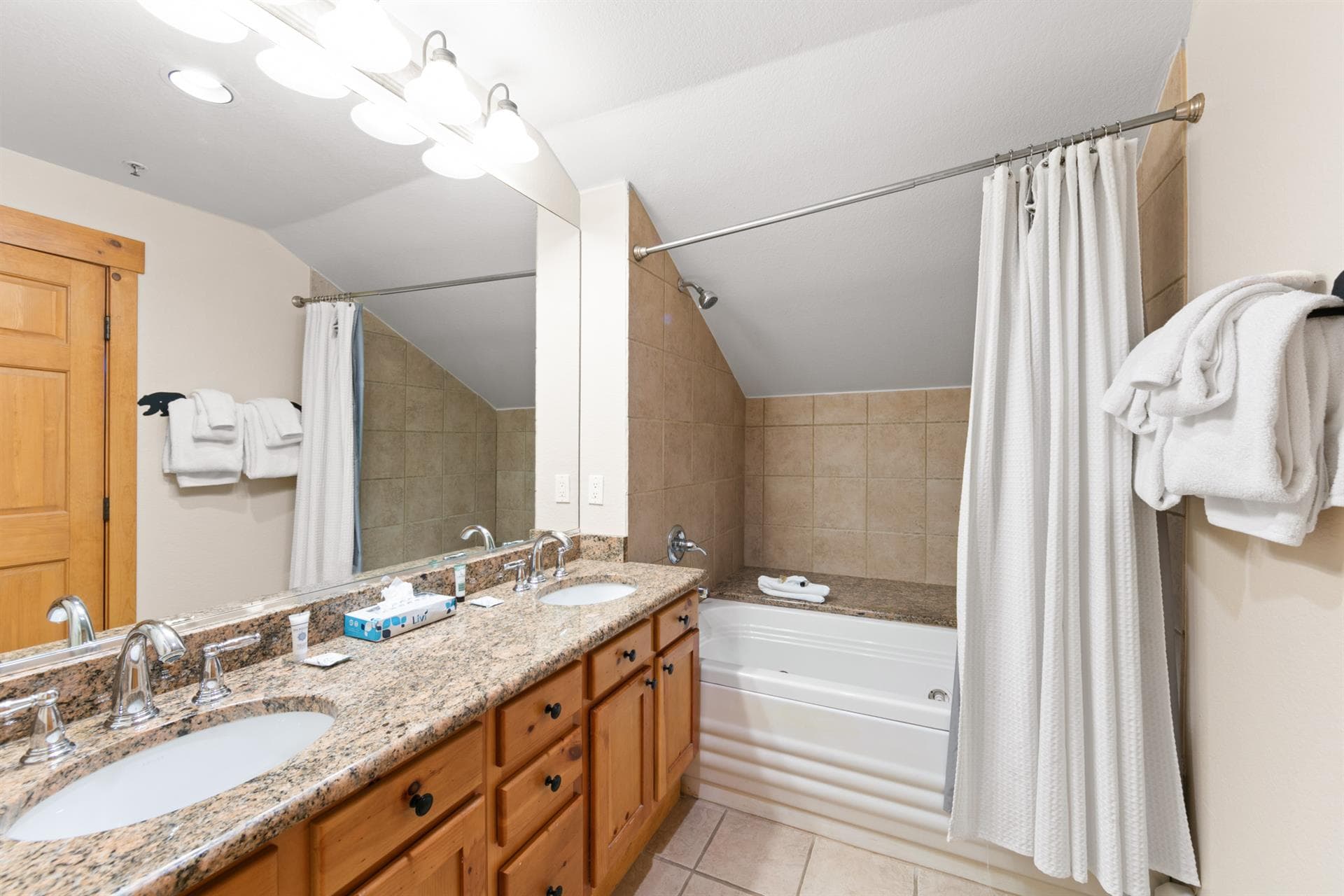 Treetop Haven Retreat - Image 15