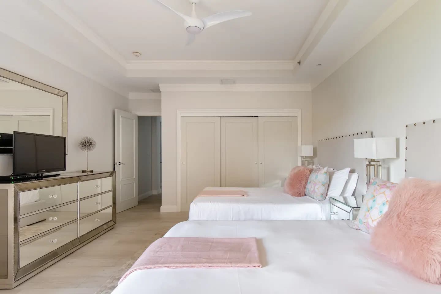 Ritz-Carlton Residence #107 - Image 9