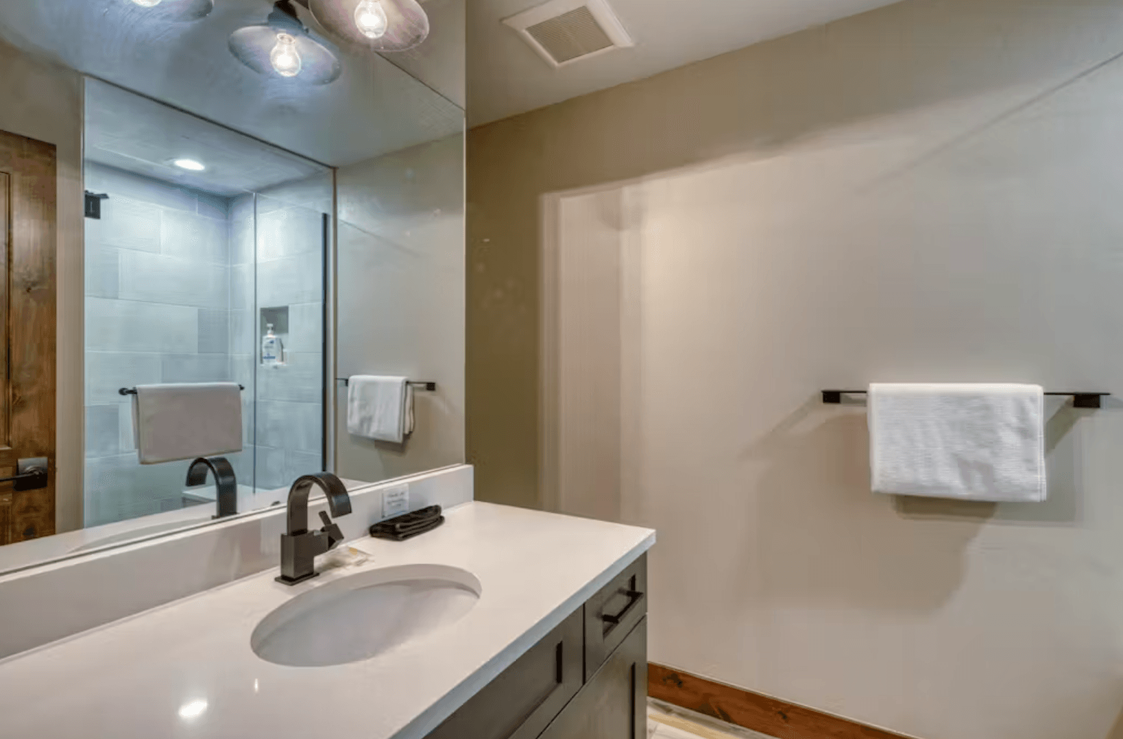 2nd Ave Luxury Condo - Image 18