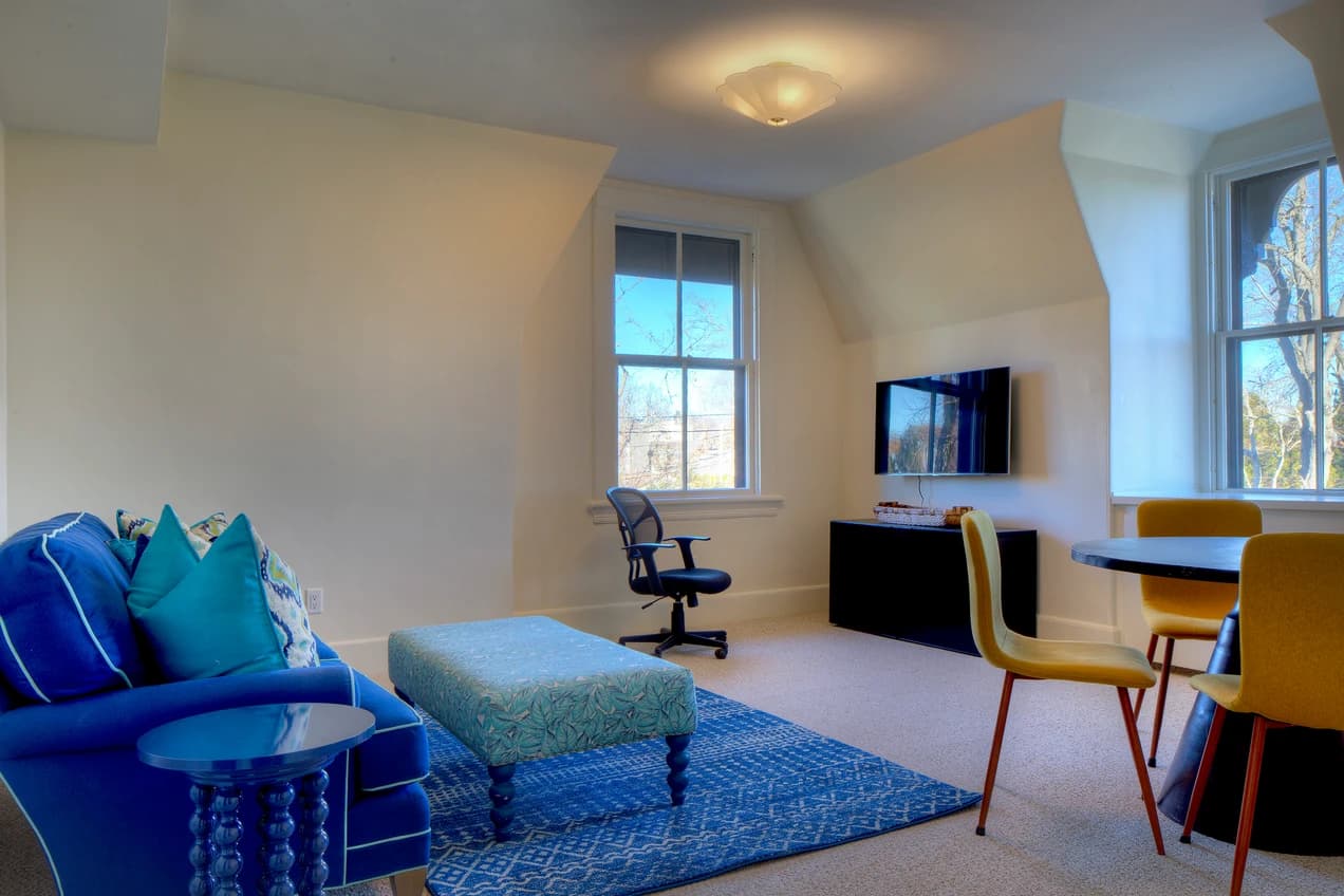 Cliffside Estate - Image 35